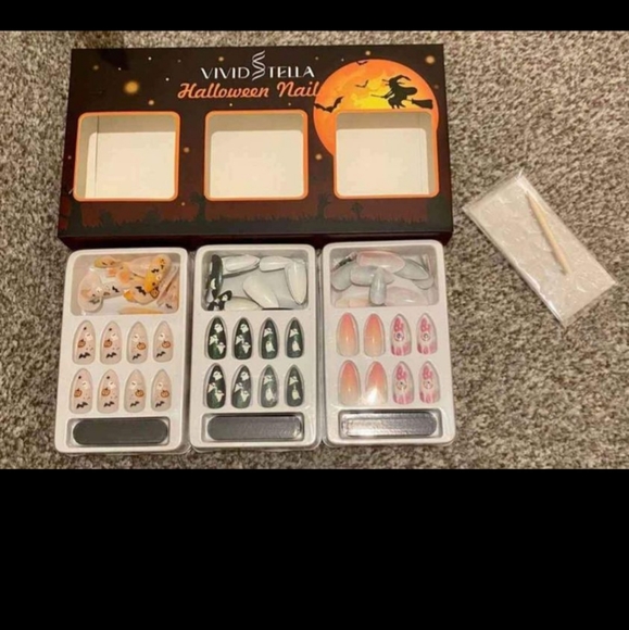 nails Other - Box of Halloween nails